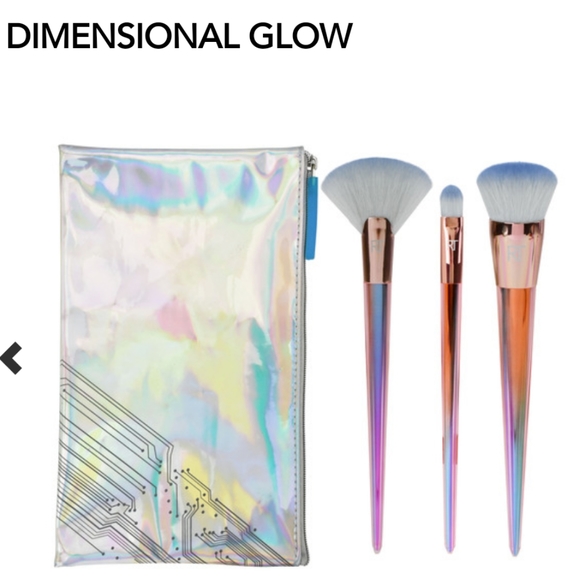 Real Techniques Makeup Real Techniques Dimensional Glow Brush Poshmark